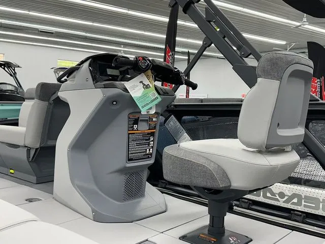 Slide: The Image of Sea-Doo Switch Cruise 18 2026 - 8