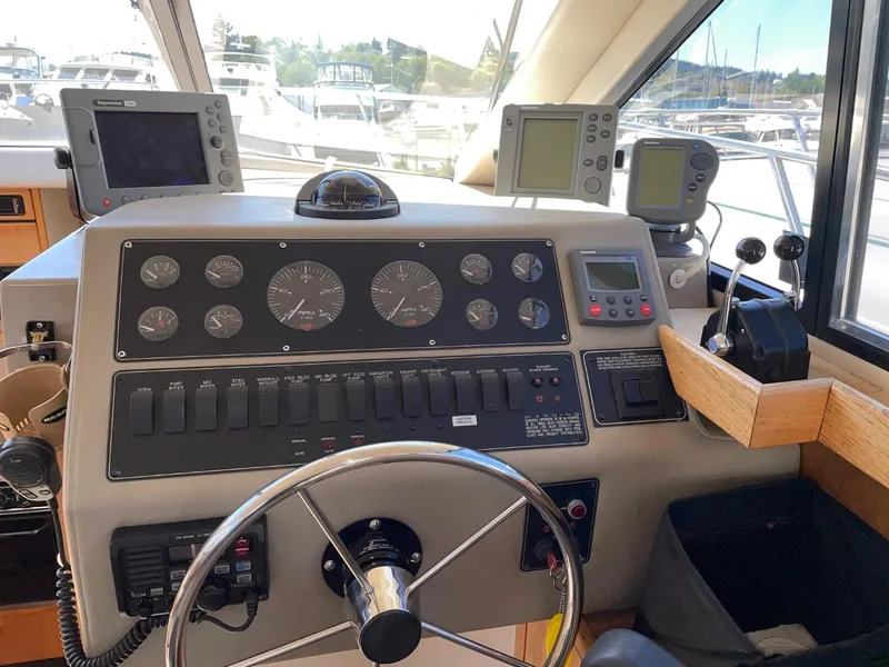 Slide: The Image of 1999 Bayliner 3388 Motoryacht helm with navigation instruments and steering wheel. - 24