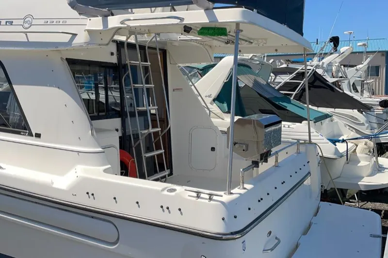 Slide: The Image of 1999 Bayliner 3388 Motoryacht docked at marina. - 4