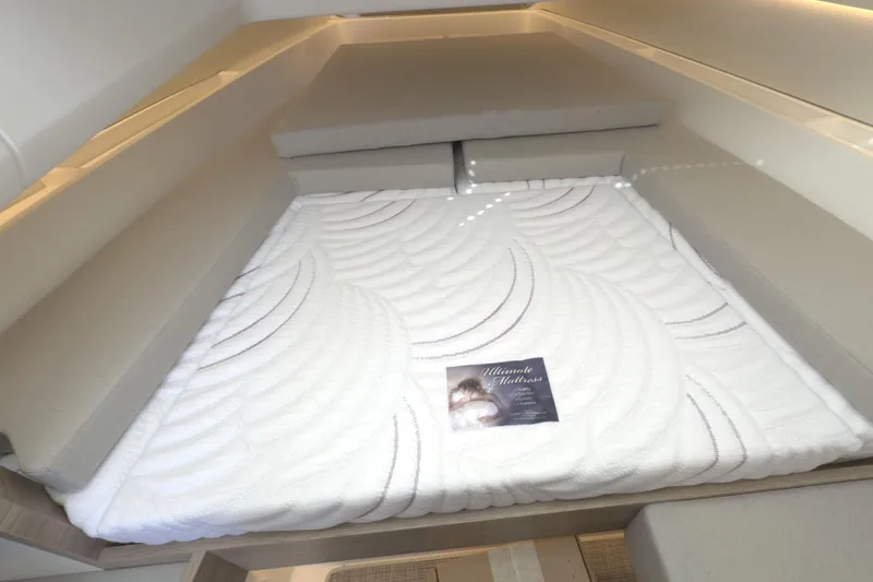 Slide: The Image of 2025 Saxdor 400 GTO cabin interior with bed, modern design, and neutral tones. - 41