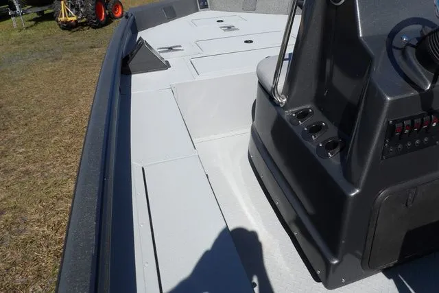 Slide: The Image of SeaArk SHADOW 20T ELITE CC 2024 - 5