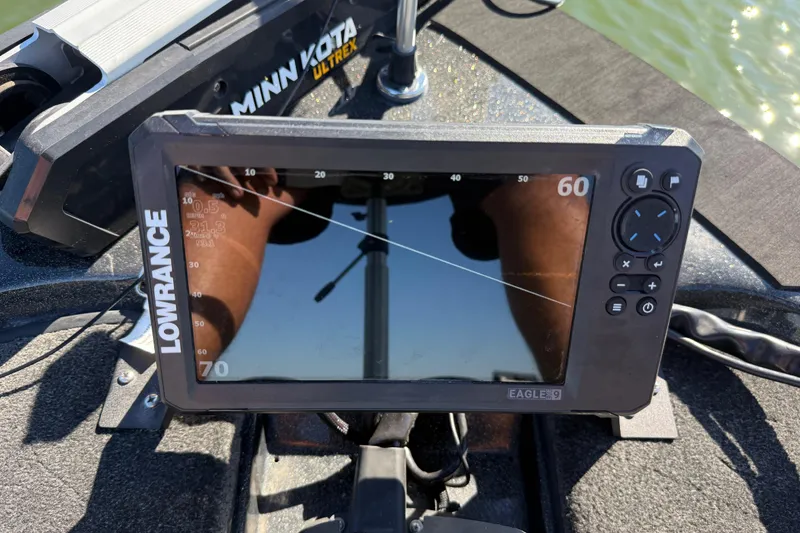 Slide: The Image of Lowrance fish finder on 2011 Skeeter ZX250 boat with Minn Kota Ultrex motor. - 86