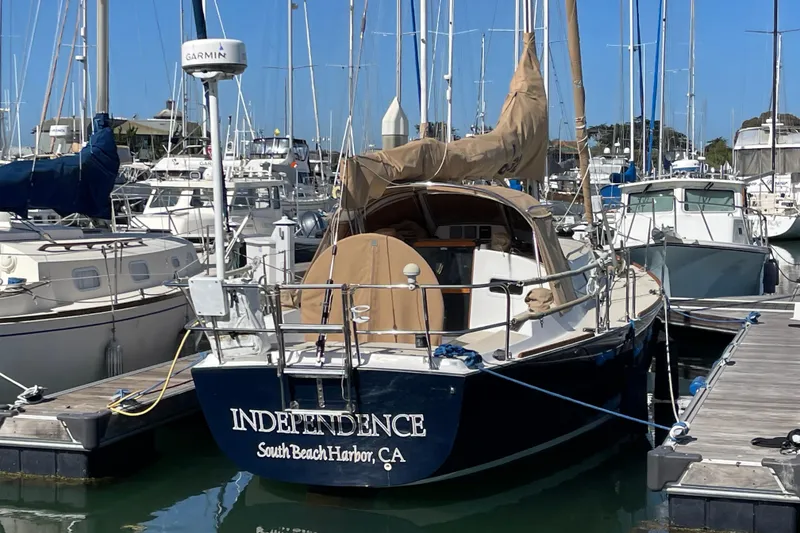 Slide: The Image of 2001 J Boats J/32 sailboat docked at South Beach Harbor, CA. - 28