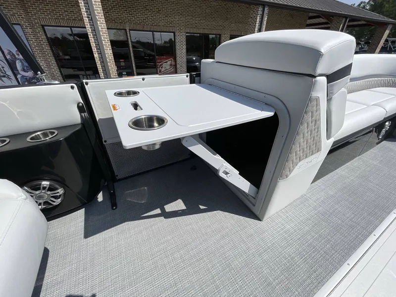 Slide: The Image of Crest Caribbean 250SLS 2026 - 28