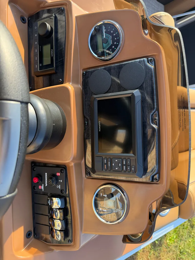 Slide: The Image of Tahoe Sport 2180 Swingback (VRB) & Honda 4-Stroke EFI 2026 - 14