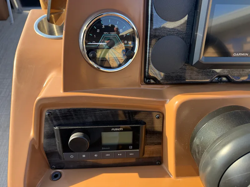 Slide: The Image of Tahoe Sport 2180 Swingback (VRB) & Honda 4-Stroke EFI 2026 - 15