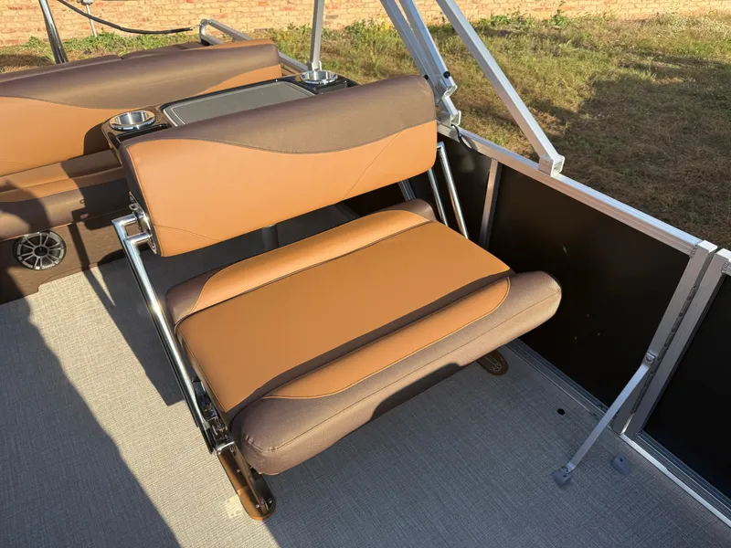 Slide: The Image of Tahoe LTZ 2385 Swingback (VRB) & Honda 4-Stroke EFI 2026 - 10