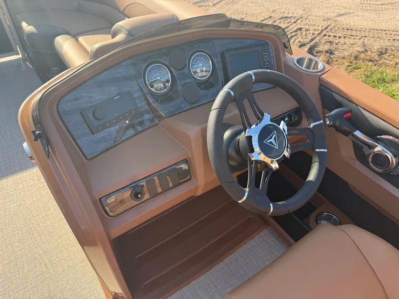 Slide: The Image of Tahoe LTZ 2385 Swingback (VRB) & Honda 4-Stroke EFI 2026 - 16