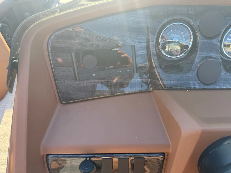 Slide: The Image of Tahoe LTZ 2385 Swingback (VRB) & Honda 4-Stroke EFI 2026 - 17