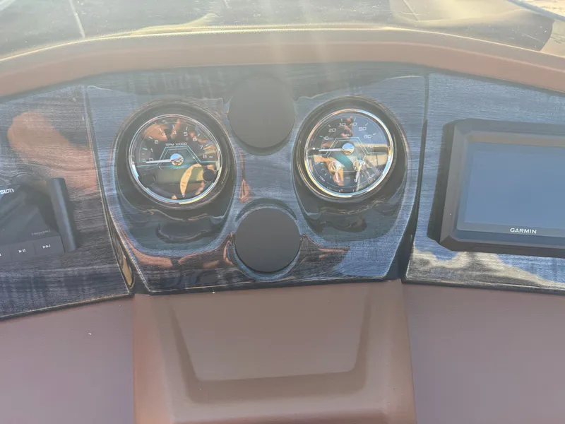 Slide: The Image of Tahoe LTZ 2385 Swingback (VRB) & Honda 4-Stroke EFI 2026 - 18