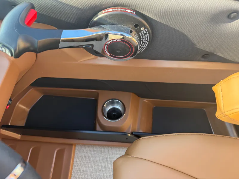 Slide: The Image of Tahoe LTZ 2385 Swingback (VRB) & Honda 4-Stroke EFI 2026 - 20