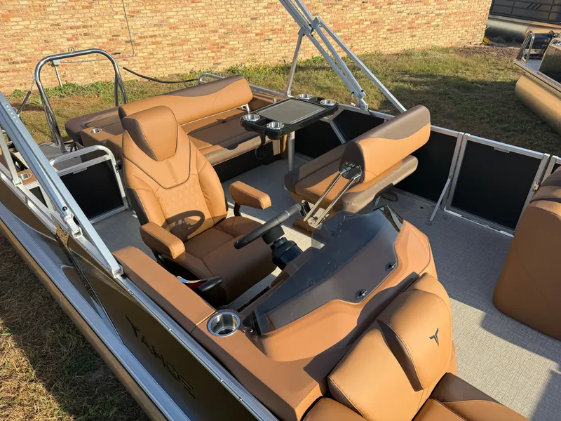 Slide: The Image of Tahoe LTZ 2385 Swingback (VRB) & Honda 4-Stroke EFI 2026 - 3