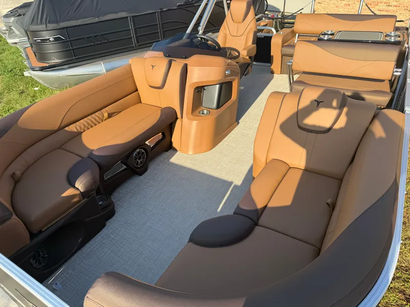 Slide: The Image of Tahoe LTZ 2385 Swingback (VRB) & Honda 4-Stroke EFI 2026 - 33