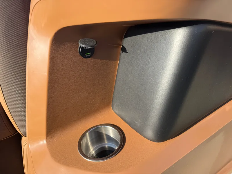 Slide: The Image of Tahoe LTZ 2385 Swingback (VRB) & Honda 4-Stroke EFI 2026 - 34