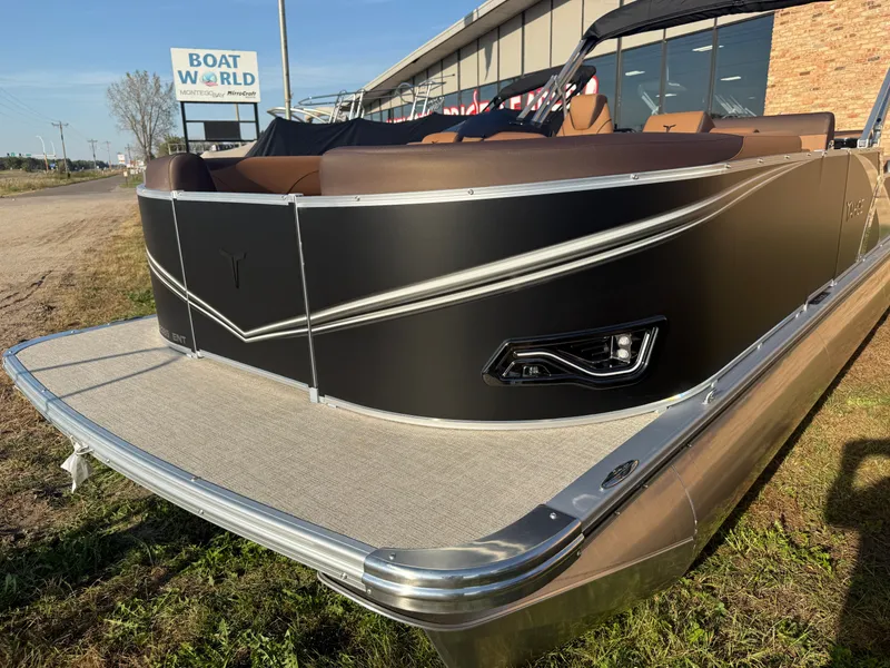 Slide: The Image of Tahoe LTZ 2385 Swingback (VRB) & Honda 4-Stroke EFI 2026 - 38