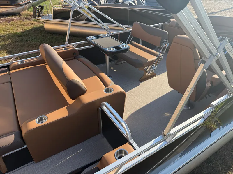 Slide: The Image of Tahoe LTZ 2385 Swingback (VRB) & Honda 4-Stroke EFI 2026 - 4