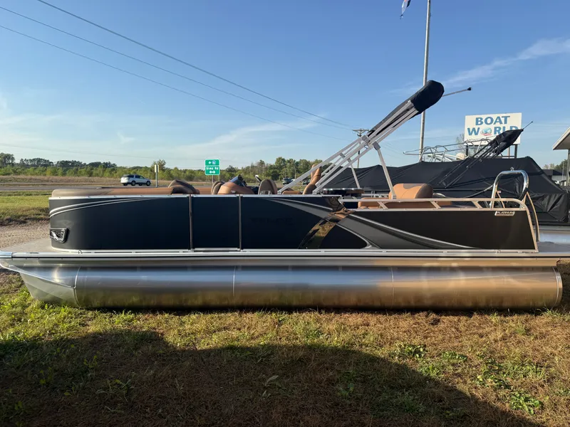 Slide: The Image of Tahoe LTZ 2385 Swingback (VRB) & Honda 4-Stroke EFI 2026 - 42