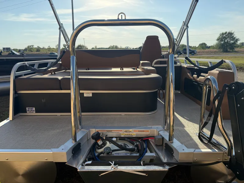 Slide: The Image of Tahoe LTZ 2385 Swingback (VRB) & Honda 4-Stroke EFI 2026 - 46