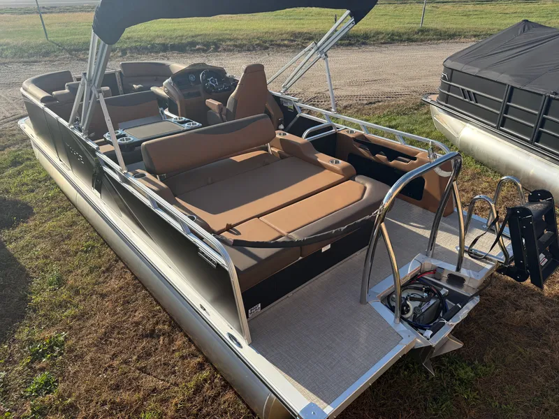 Slide: The Image of Tahoe LTZ 2385 Swingback (VRB) & Honda 4-Stroke EFI 2026 - 6