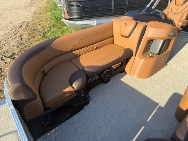 Slide: The Image of Tahoe LTZ 2385 Swingback (VRB) & Honda 4-Stroke EFI 2026 - 8