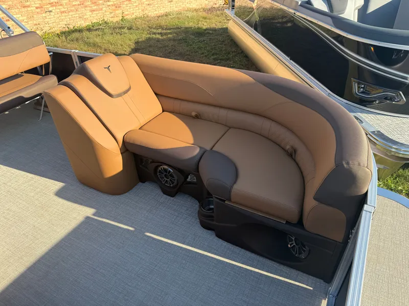 Slide: The Image of Tahoe LTZ 2385 Swingback (VRB) & Honda 4-Stroke EFI 2026 - 9