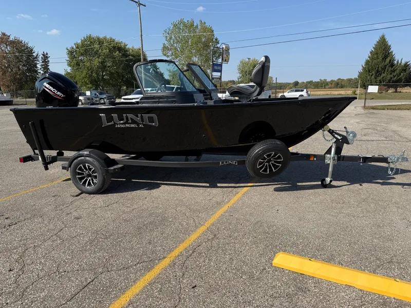 The Image of Lund 1650 Rebel XL Tiller 2026 - 1