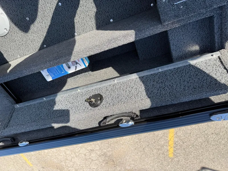 Slide: The Image of Lund 1650 Rebel XL Tiller 2026 - 6