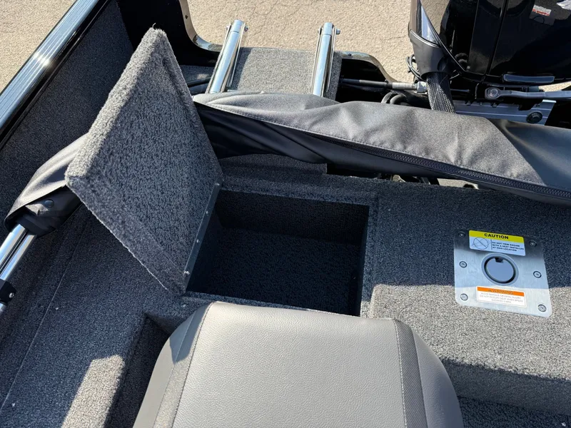 Slide: The Image of Lund 1650 Rebel XL Tiller 2026 - 7