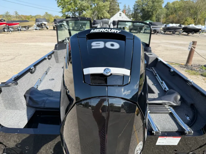 Slide: The Image of Lund 1650 Rebel XL Tiller 2026 - 9