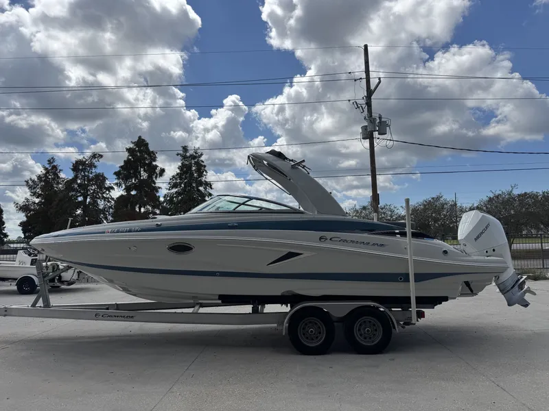 Slide: The Image of Crownline Boats E275 XS 2021 - 12