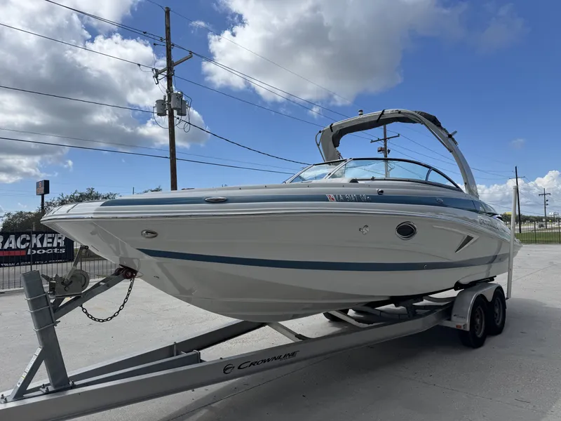 Slide: The Image of Crownline Boats E275 XS 2021 - 13