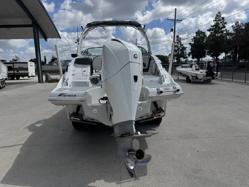 Slide: The Image of Crownline Boats E275 XS 2021 - 15