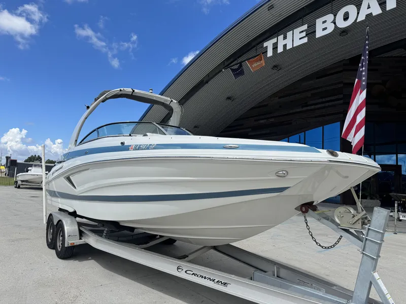 Slide: The Image of Crownline Boats E275 XS 2021 - 2