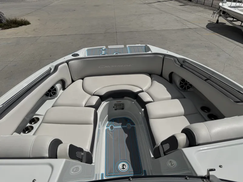 Slide: The Image of Crownline Boats E275 XS 2021 - 20