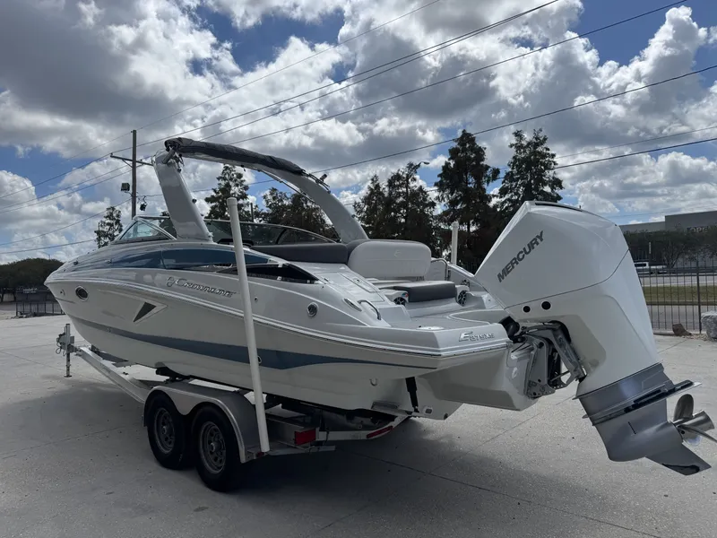 Slide: The Image of Crownline Boats E275 XS 2021 - 5