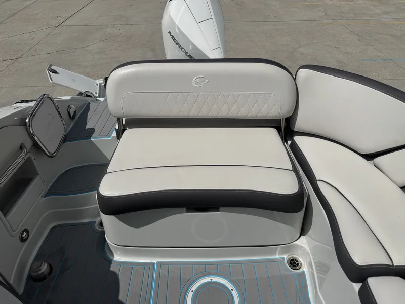 Slide: The Image of Crownline Boats E275 XS 2021 - 6