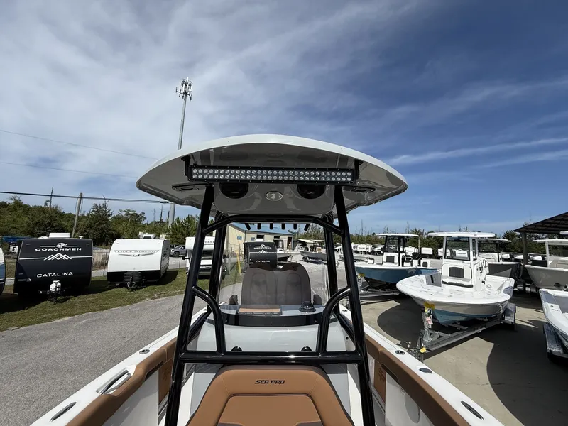 Slide: The Image of Sea Pro 222 Center Console 2026 - 10