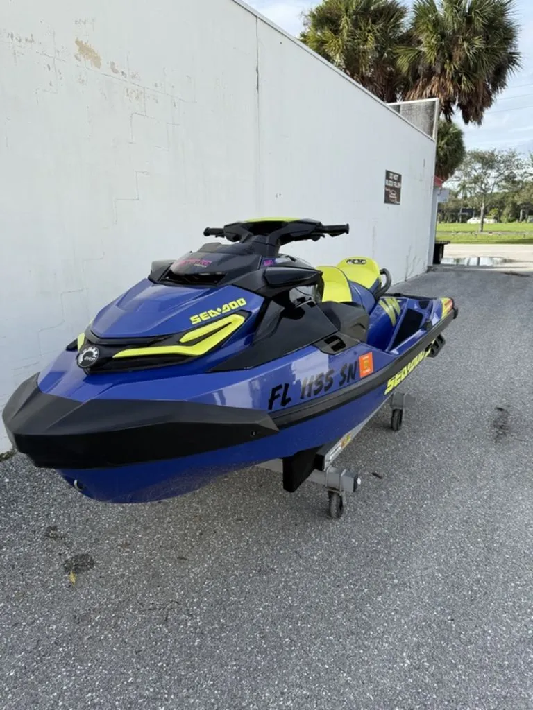 Slide: The Image of Sea-Doo Wake Pro 230 2020 - 3