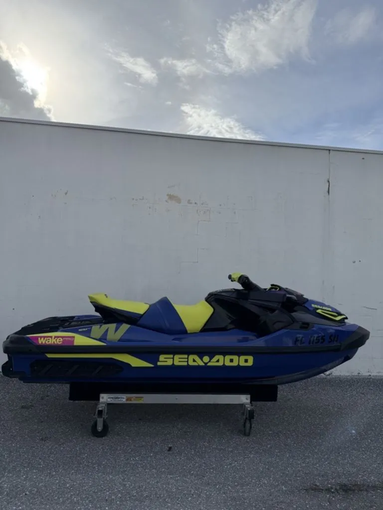Slide: The Image of Sea-Doo Wake Pro 230 2020 - 4