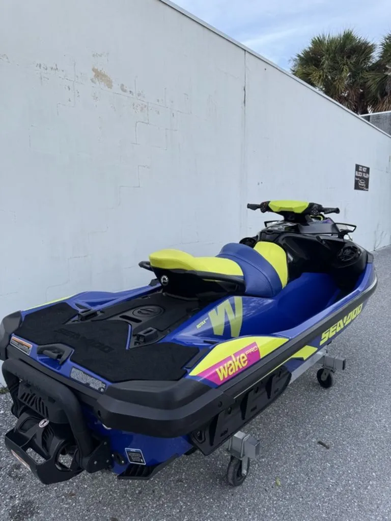 Slide: The Image of Sea-Doo Wake Pro 230 2020 - 6