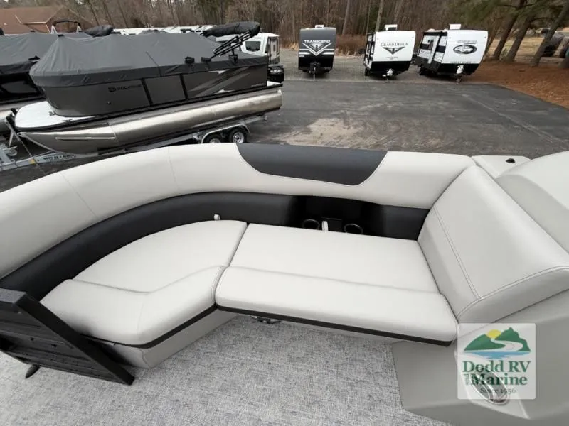 Slide: The Image of LE Series 224CR 2026 - 12