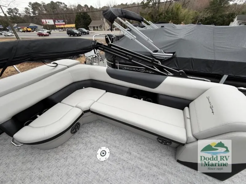 Slide: The Image of LE Series 224CR 2026 - 21