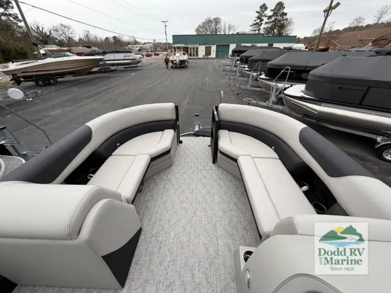 Slide: The Image of LE Series 224CR 2026 - 9