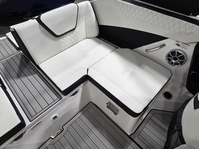 Slide: The Image of Yamaha 222S 2026 - 11