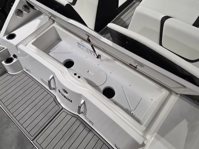 Slide: The Image of Yamaha 222S 2026 - 9