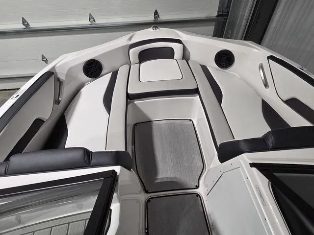 Slide: The Image of Yamaha AR195 2026 - 19