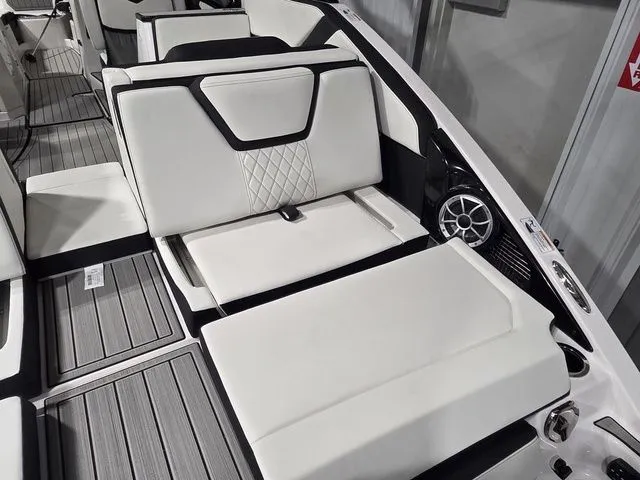 Slide: The Image of Yamaha 252S 2026 - 10