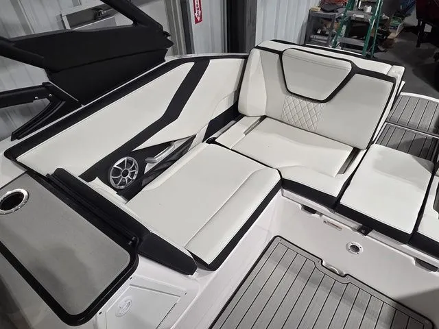 Slide: The Image of Yamaha 252S 2026 - 12