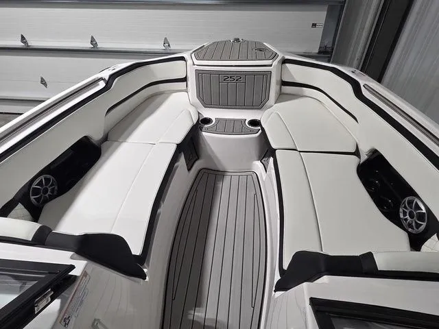 Slide: The Image of Yamaha 252S 2026 - 25