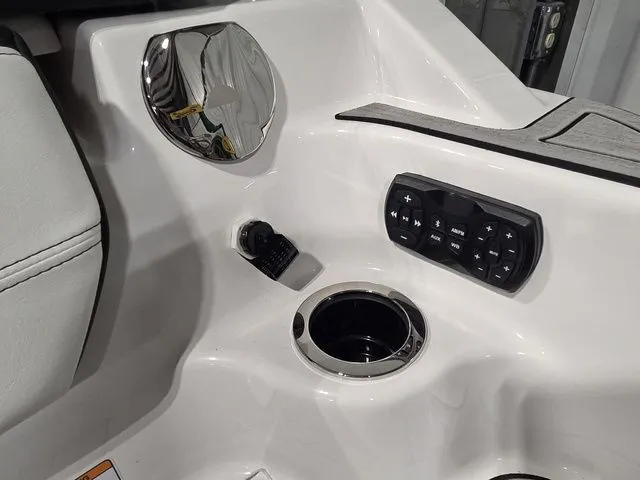 Slide: The Image of Yamaha 252S 2026 - 5